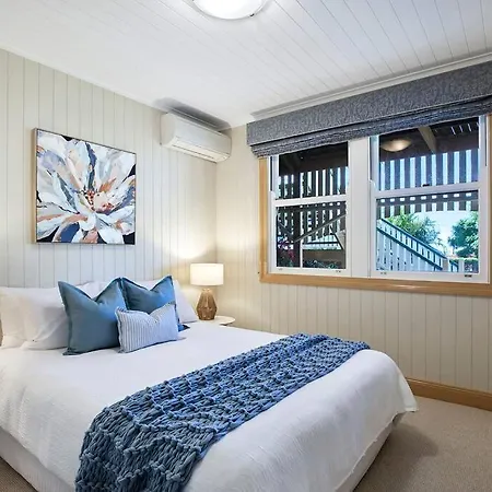 Old World Charm-city Views+pool Holiday home