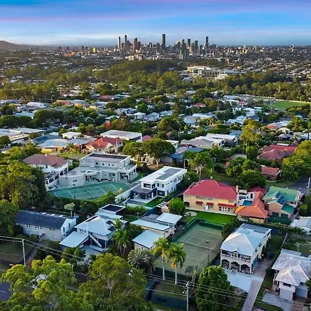 Old World Charm-city Views+pool