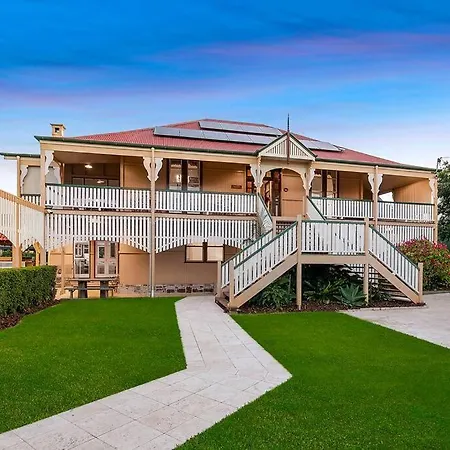 Holiday home Old World Charm-city Views+pool *