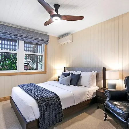 Old World Charm-city Views+pool Holiday home *