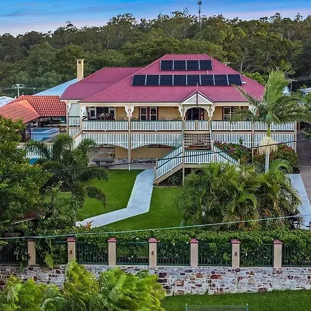 Holiday home Old World Charm-city Views+pool Brisbane
