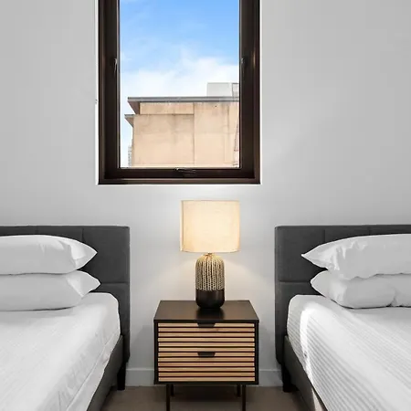 Cosy 2-bedroom With Pool, Gym & Parking Apartment Brisbane