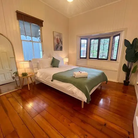 Spacious Red Hill Pad With Deck