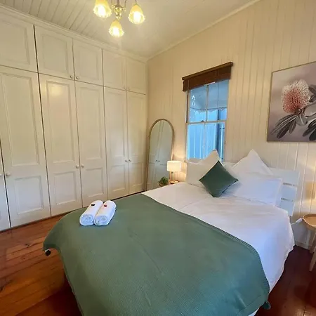 Spacious Red Hill Pad With Deck Holiday home *