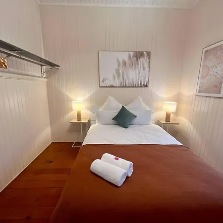 Holiday home Spacious Red Hill Pad With Deck