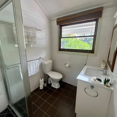 Holiday home Spacious Red Hill Pad With Deck *