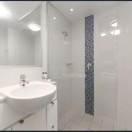 2 Bedroom Unit In The Cbd With Free Parking Apartment Brisbane