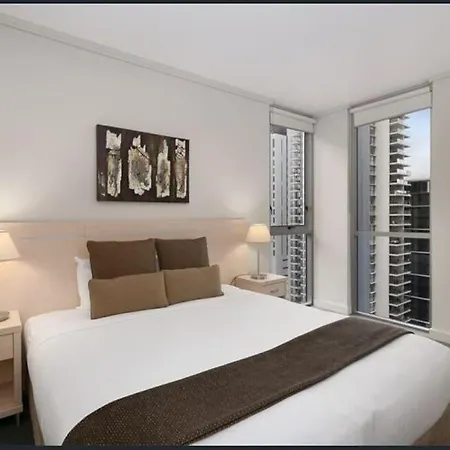 Apartment 2 Bedroom Unit In The Cbd With Free Parking *