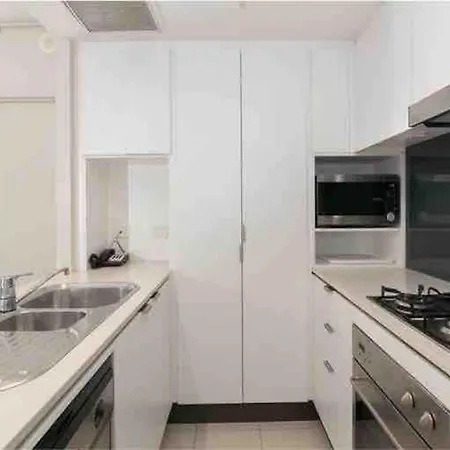 2 Bedroom Unit In The Cbd With Free Parking Apartment Brisbane