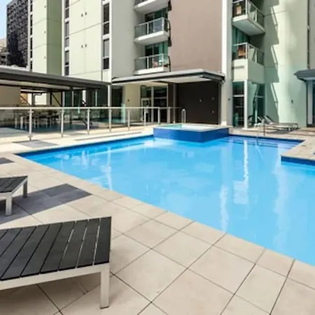 2 Bedroom Unit In The Cbd With Free Parking Apartment *