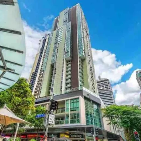 2 Bedroom Unit In The Cbd With Free Parking Apartment *