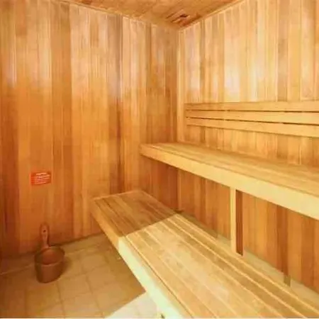 Apartment 2 Bedroom Unit In The Cbd With Free Parking *