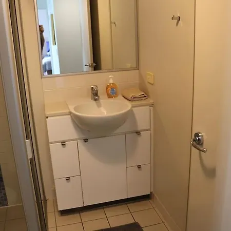 2 Bedroom Unit In The Cbd With Free Parking