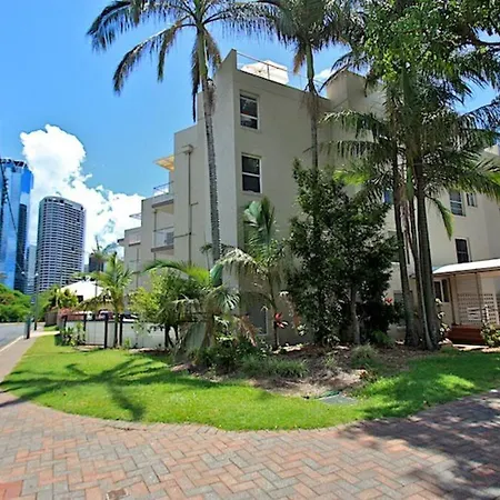 Central, Leafy & Modern 3-bedroom