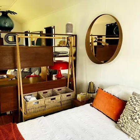 Apartment Cosy Mid-century Cabin By The Golf Course. *