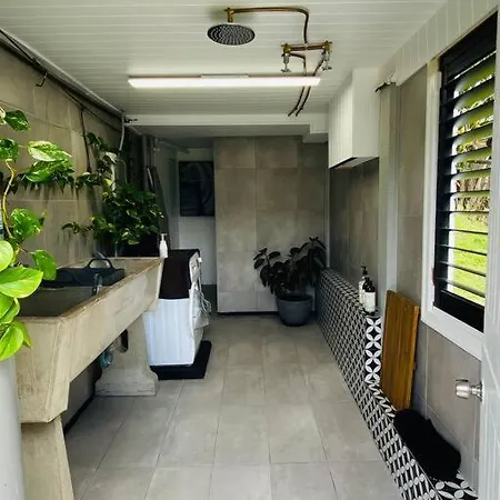 Apartment Cosy Mid-century Cabin By The Golf Course. Brisbane