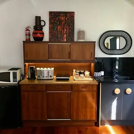 Cosy Mid-century Cabin By The Golf Course. Apartment