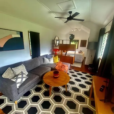 Cosy Mid-century Cabin By The Golf Course. Brisbane