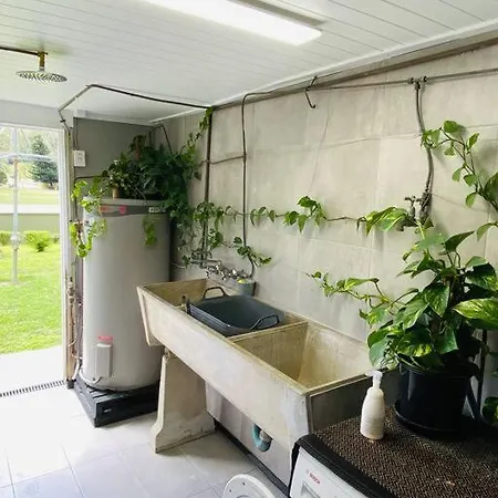 Cosy Mid-century Cabin By The Golf Course. Brisbane