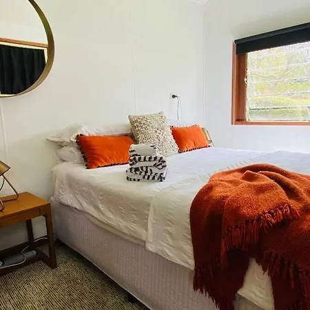 Cosy Mid-century Cabin By The Golf Course.