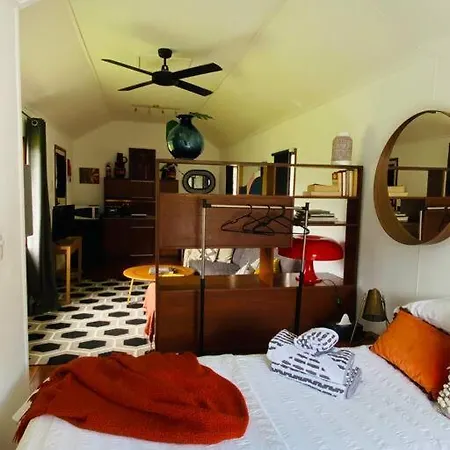 Cosy Mid-century Cabin By The Golf Course.