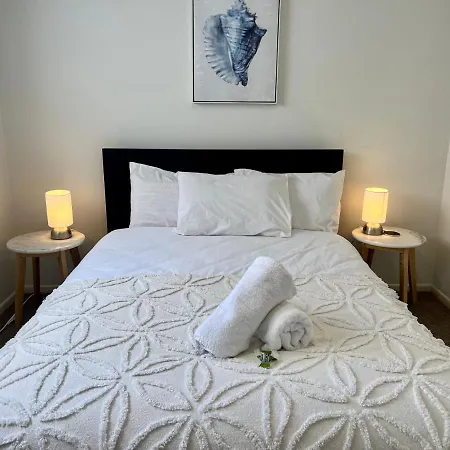 Luxe 2 Bedroom Apt W/ Car Park * Brisbane