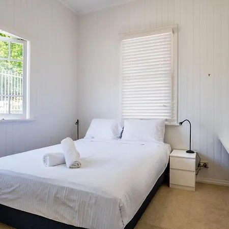 Bright And Airy Queenslander With Views Villa Brisbane