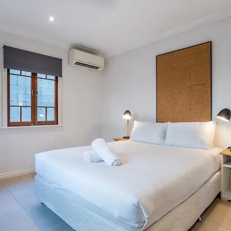 Bright And Airy Queenslander With Views Brisbane