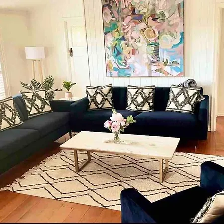 Charming 5br Family W/pool 10min From Airport Holiday home *