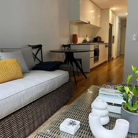 Newstead Ideally Located 2bed 2bath Free Parking In Heart Of Everything *