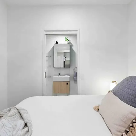 Newstead Ideally Located 2bed 2bath Free Parking In Heart Of Everything Brisbane