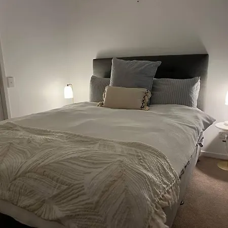 Newstead Ideally Located 2bed 2bath Free Parking In Heart Of Everything