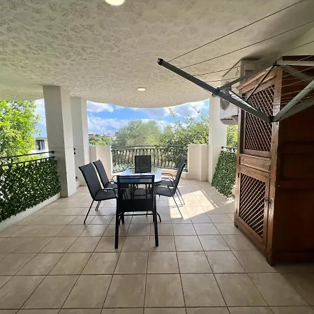 Luxe 2 Bedroom Apt W/ Car Park *