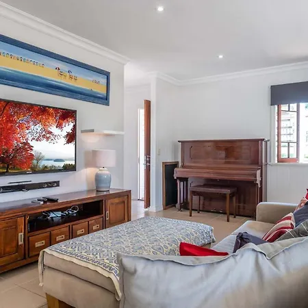 Bright And Airy Queenslander With Views Villa