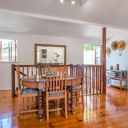 Villa Bright And Airy Queenslander With Views Brisbane