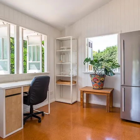 Bright And Airy Queenslander With Views Villa Brisbane