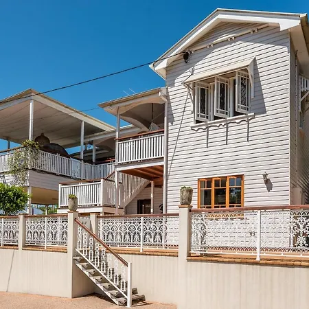 Bright And Airy Queenslander With Views Brisbane
