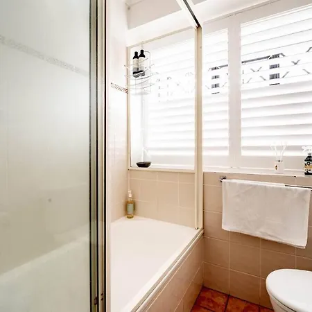 Relax In 2b2b Chateau Near Uq With Parking+balcony