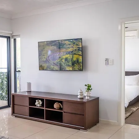 Luxurious 2-bedroom Space With Private Parking Apartment