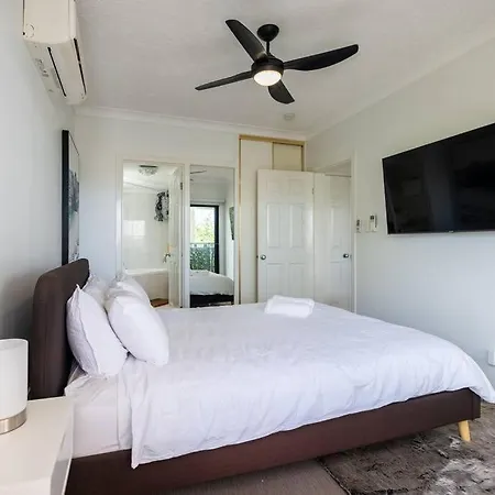 Luxurious 2-bedroom Space With Private Parking