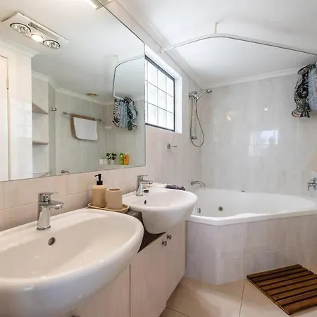 Luxurious 2-bedroom Space With Private Parking Apartment *