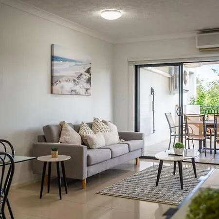 Luxurious 2-bedroom Space With Private Parking *