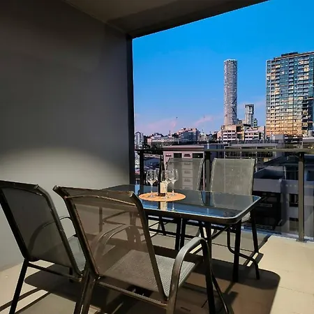 Inner Free Parking Indoor& Great Location&view&prem Netflix