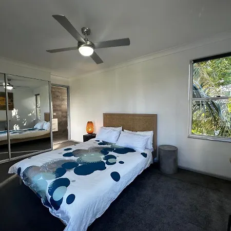 Central, Leafy & Modern 3-bedroom Apartment Brisbane