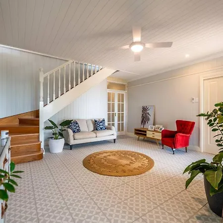 Stylish Overlooking Moreton Bay *