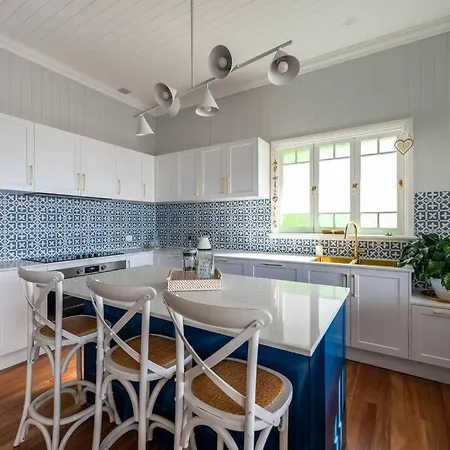 Stylish Overlooking Moreton Bay Holiday home Brisbane