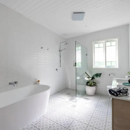 Stylish Overlooking Moreton Bay Brisbane