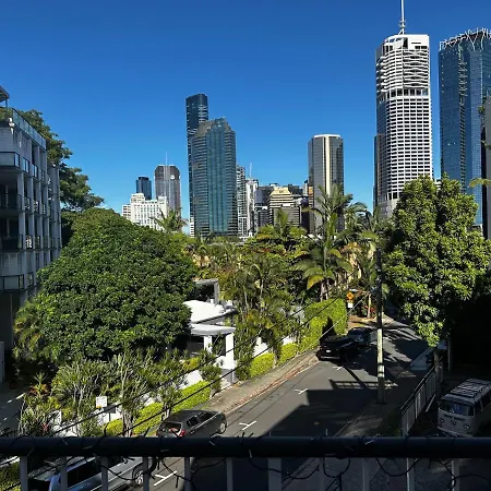 Central, Leafy & Modern 3-bedroom