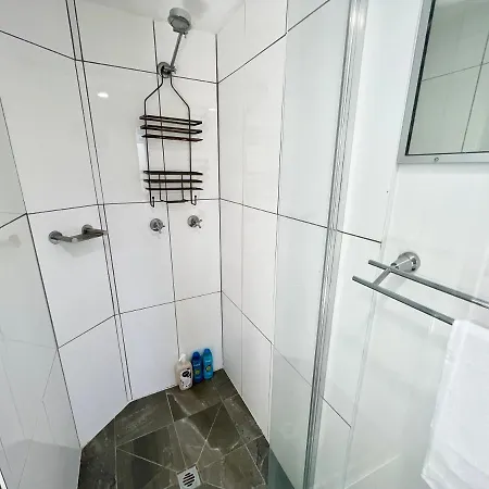 Stylish W/ Free Access To Park & Pool Brisbane