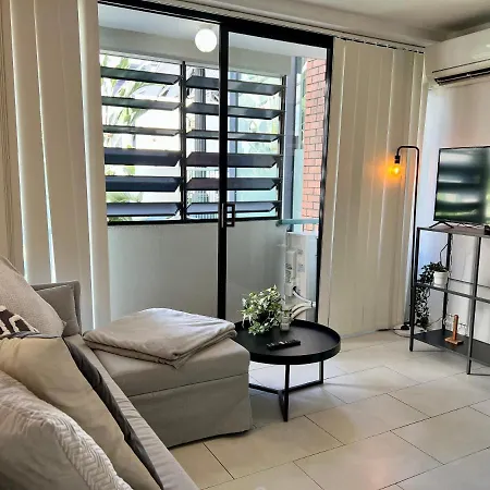 Stylish W/ Free Access To Park & Pool Apartment